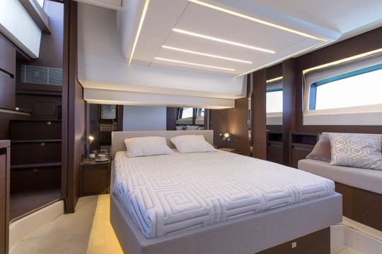 Nuevo yate a motor Prestige 520 Flybridge desde Santa Eulària des Riu