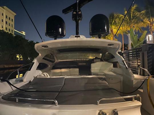 Profitez de Miami avec le PERSHING 54 pieds ! ! !