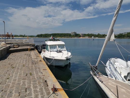 Viagem de pesca de 4 horas da equipe de pesca Vivaneau pela Baía de Burgas 