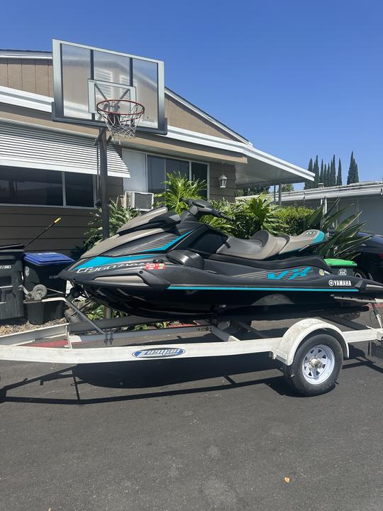 2023 Yamaha VX Jetski - Aproveite o tempo com a família e amigos!