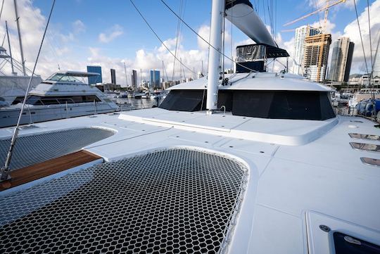 O maior e mais luxuoso catamarã à vela da ilha de Oahu