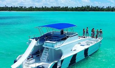 Incroyable fête au bar de sable de Punta Cana avec un yacht à moteur Chaparral !