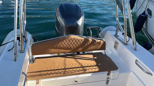 Quai semi-rigide Capelli Tempest 690 de 24 pieds à conduite autonome - Msida Marina Pieta Quay