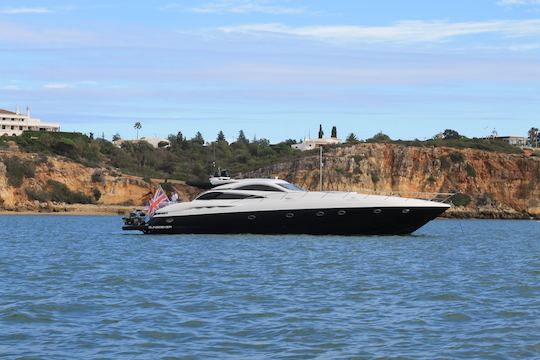 Location de méga-yachts Sunseeker Predator75 Power à Lagos, Faro