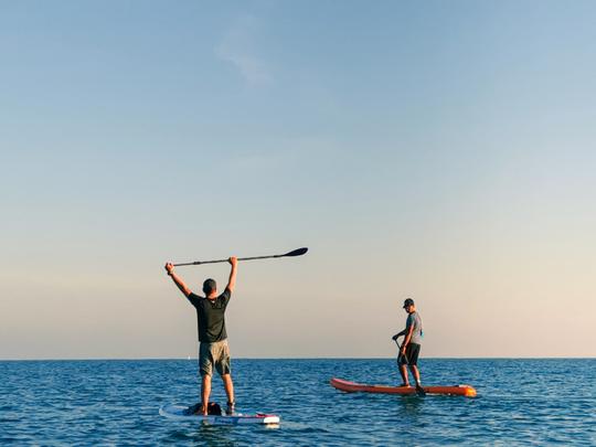 Stand up paddle boarding em Port City, Sri Lanka