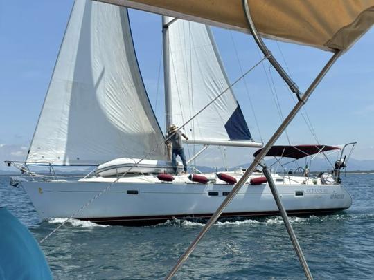 DAILY SAILING CRUISE Benetau CLIPPER 411 Sailboat in Tuscany