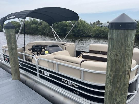 2020 Suntracker Party barge Tri-toon 150 HP Marcury,  Naples/ Marco Island