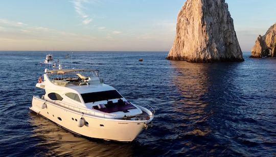 Yate de 80 pies en Cabo San Lucas