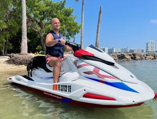 🚤 Rent a Thrilling 2023 Yamaha VX Deluxe Jet Ski in Miami! 🌴🌊