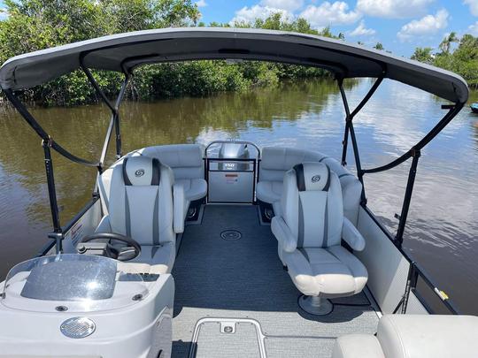 Furacão FunDeck (2022) 243 com 150 HP Yamaha, barra de reboque em Cape Coral