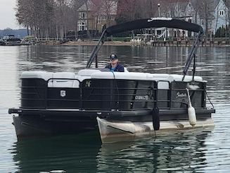 Rent a Luxurious Godfrey Pontoon Boat for Fun-filled Water Day