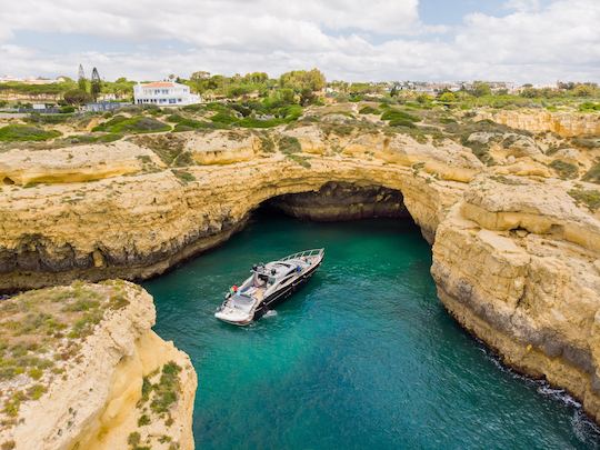 Impresionante Sunseeker Predator de 72 pies para alquilar en Vilamoura, Algarve