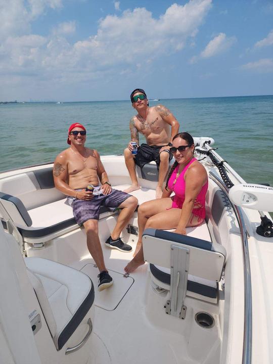 Cartamentos Robalo CC em Lake Michigan de 24 pés. Do centro de Chicago às praias de Indiana