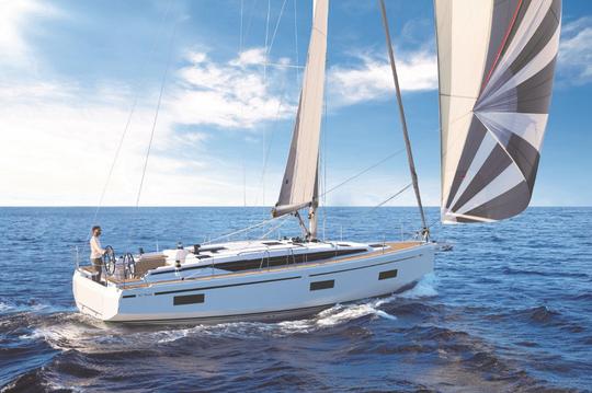 Supereva Bavaria Cruiser 42 Cruising Monohull Rental in San Vincenzo, Toscana