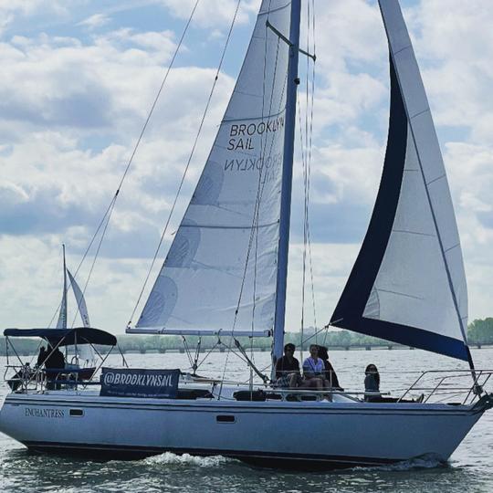 Sailing NYC aboard 34' Catalina