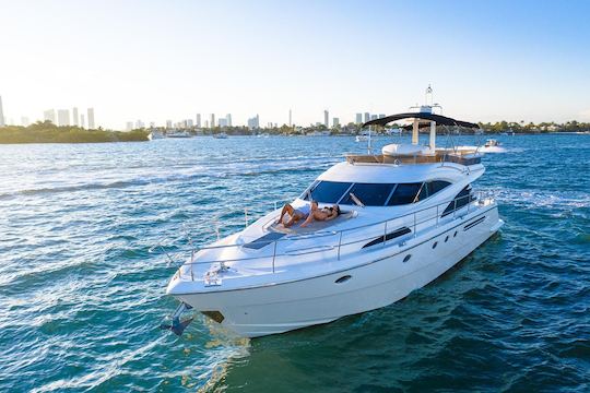 FAIRLINE Luxury de 66 pies en CANCÚN con SEADOO incluye hasta 20 HUÉSPEDES