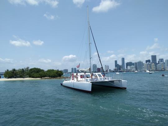 O melhor barco para festas em catamarã | Até 49 passageiros! 