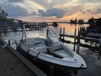 Bateau Bayliner à proue ouverte de 19 pieds disponible sur le lac Buckeye