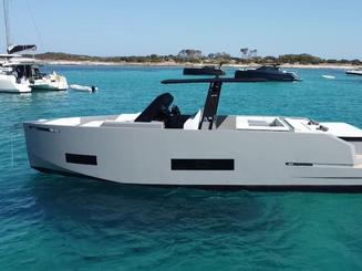 De Antonio Ragnar D42 Motor Yacht Rental in Eivissa, Illes Balears