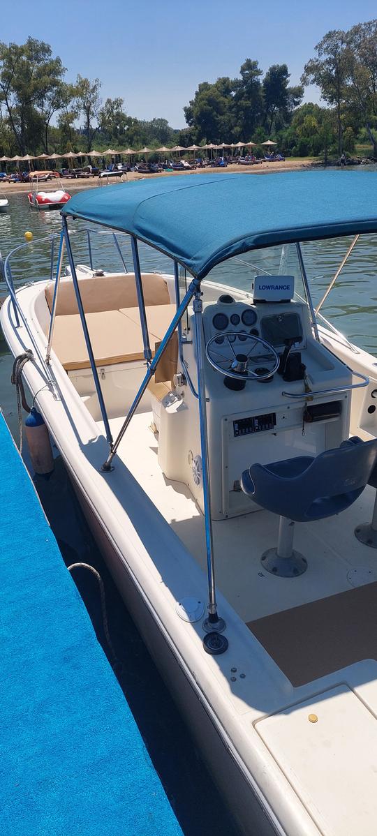 Magnifique bateau ouvert à console centrale White Shark de 21 pieds avec moteur hors-bord de 250 ch 