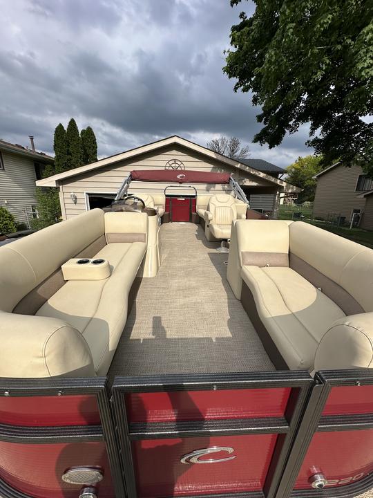 Float your worries away with our pontoon rental on Lake Minnetonka!