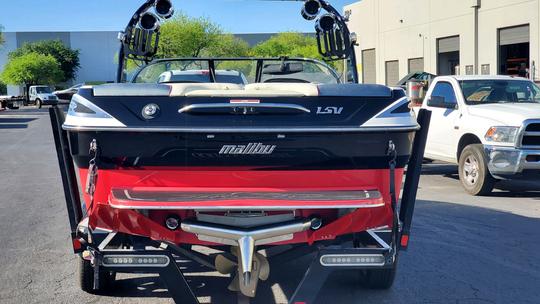 Barco de surf Malibu Wakesetter 247