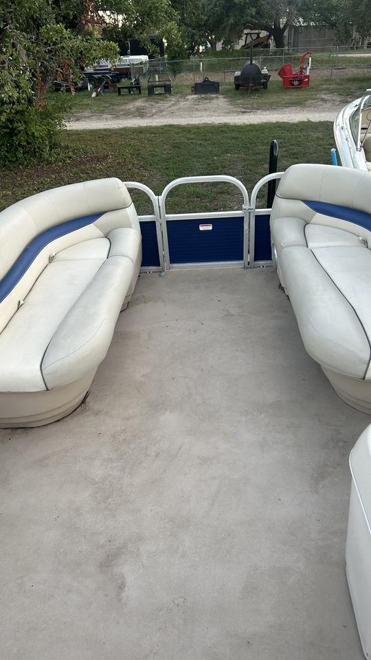 Suntracker 20DLX Pontoon - Crie memórias incríveis conosco!