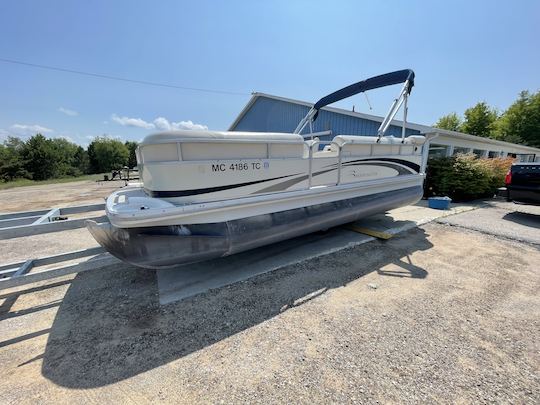 Explore Glen Lake with Spacious Bennington Pontoon!