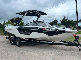 Malibu Wakesurf 23 LSV Sports Boat