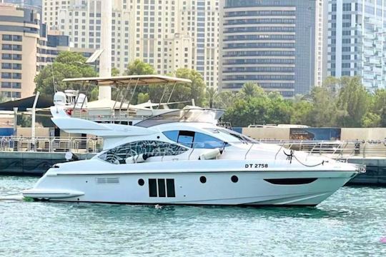 Premium | Azimut | 45 pés | 12 pessoas