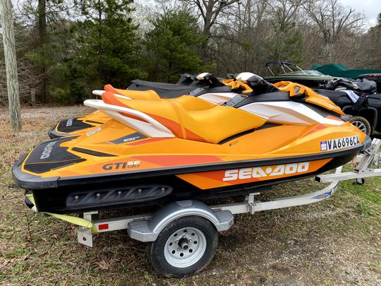 2 Jet skis Seadoo GTI 130 para desfrutar em qualquer lago da Carolina do Norte