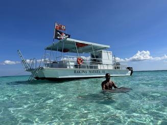 Charter with captain Bibi in Grand Cayman (bigger capacity boat)