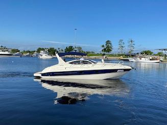 Véritable bateau à moteur de 32 et 32 pieds pour 12 personnes à Rio de Janeiro