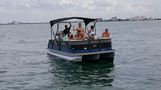 ¡Crest Tritoon en Madeira Beach, Florida!