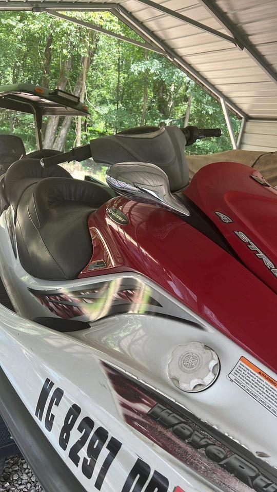 Yamaha Waverunner Cruiser en alquiler en Falls Lake, Kerr Lake y Jordan Lake