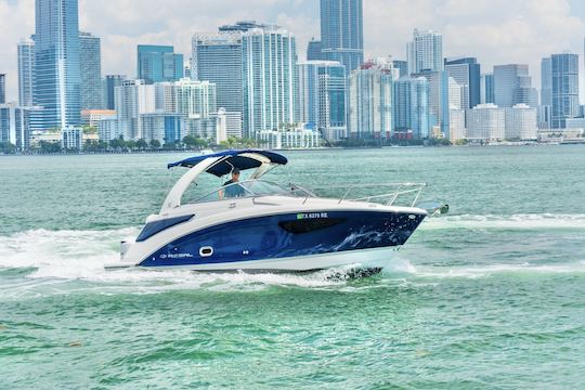 New Luxury Regal Powerboat for Up to 6 People in Miami Beach