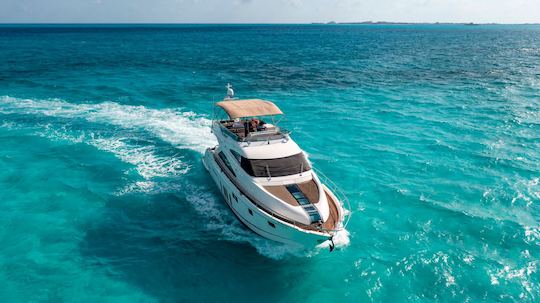 Fairline Squadron 70 ft: el mejor alquiler de yates de lujo en Cancún