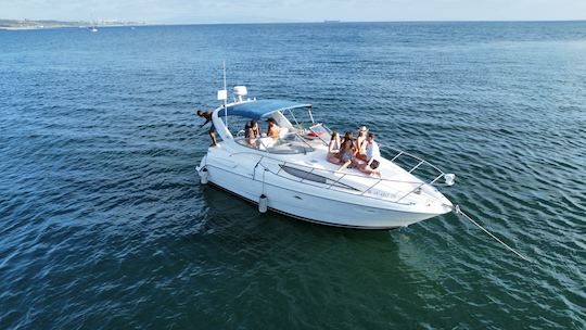 Barco a motor de luxo Bayliner de 32 pés com motor duplo 🛥️ 