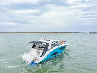 ¡Es una vida de ensueño en el yate SeaRay Sundancer de 40 pies! ¡12 pasajeros!