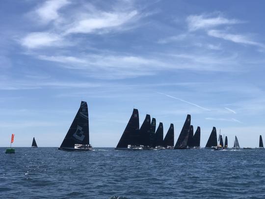 Naviguez à Newport, dans la baie de Narragansett et au-delà avec un Jeanneau Sun Odyssey de 50 pieds