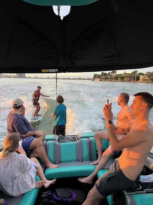 The Miami Wakesurf Experience with Malibu 26LSV Bowrider!