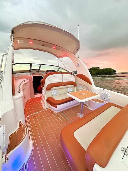 PROFITEZ D'UNE HEURE GRATUITE - LOCATION D'UN YACHT SUNDANCER DE 33 MINUTES À MIAMI