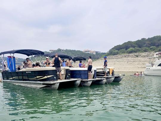 Hermoso pontón Bentley 240 negro para 15 huéspedes en el lago Travis