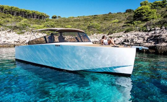 Private Tours for up to 16 people onboard Felix 40 Yacht from Hvar