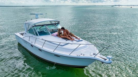 33' Luxury Tiara Yacht - Captain & Fuel Included - 15% Off for Weekday Cruises