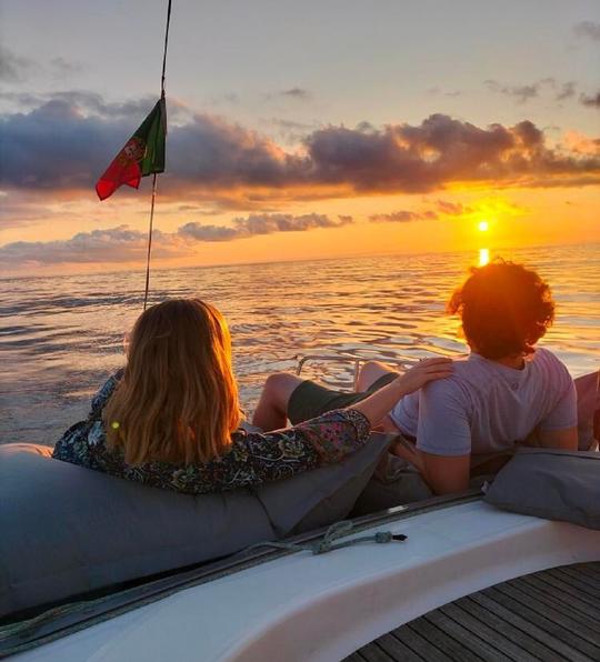 Passeio à vela com sensações ao pôr do sol em Ponta Delgada