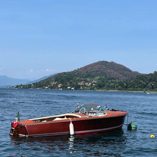 Alquiler de yate a motor Riva Super Florida en el lago Maggiore, Italia