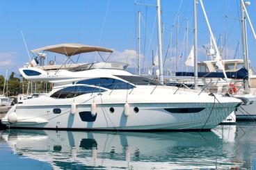 Location de yacht à moteur Azimut 47 pieds Fly sur la Côte d'Azur, France