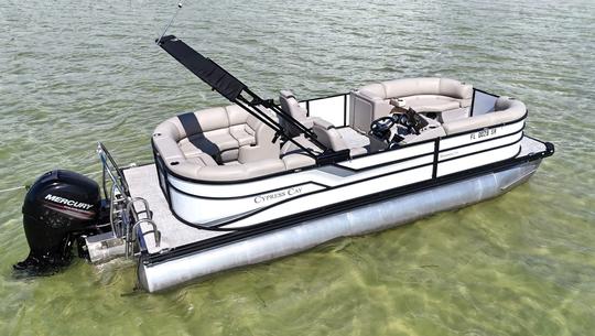 Nouveau bateau Tritoon Cypress Cay de 23 pieds 2021 à louer à Holmes Beach !