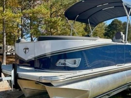 Tumbona cuádruple Tahoe LTZ 2023 de 200 CV con combustible incluido, entrega a menos de 10 millas de Palm Harbor